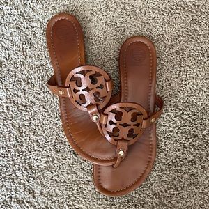 Sz 9 Tori Burch Miller Sandal